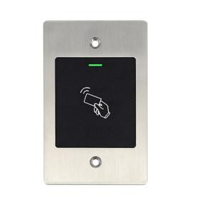 Sistema de control de acceso RFID montado en puerta